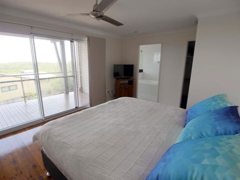 Blue Water Views 1 - Perths Hotel 3