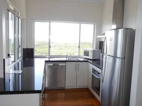 Blue Water Views 1 - Perths Hotel 4