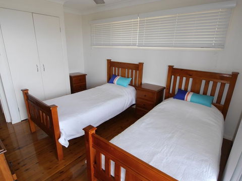 Blue Water Views 1 - Perths Hotel 12