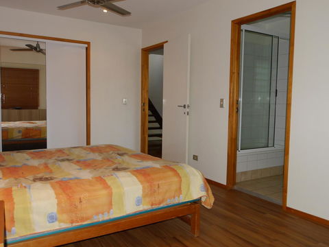 Shell Seeker - Perths Hotel 9