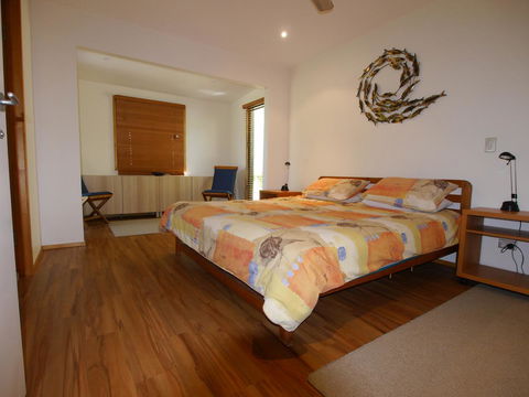 Shell Seeker - Perths Hotel 8