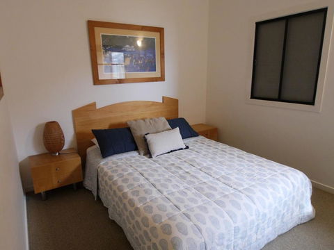 Cylinder Cove 8 - Perths Hotel 3