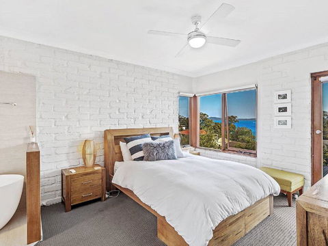 'Nunkeri', 5 Kerrie Close - Stunning House With Fabulous Views, Linen, WIFI & Air Conditioning - Perths Hotel 1