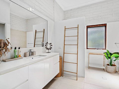 'Nunkeri', 5 Kerrie Close - Stunning House With Fabulous Views, Linen, WIFI & Air Conditioning - Perths Hotel 3