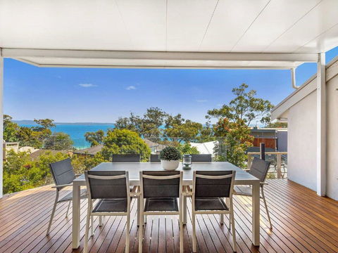 'Nunkeri', 5 Kerrie Close - Stunning House With Fabulous Views, Linen, WIFI & Air Conditioning - Perths Hotel 0