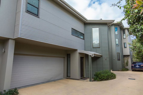 'Rolling Waves 2' On Ocean Drive - Perths Hotel 1