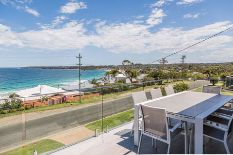 'Salt & Light' Mollymook - Perths Hotel 0