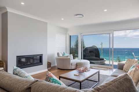 'Salt & Light' Mollymook - Perths Hotel 3
