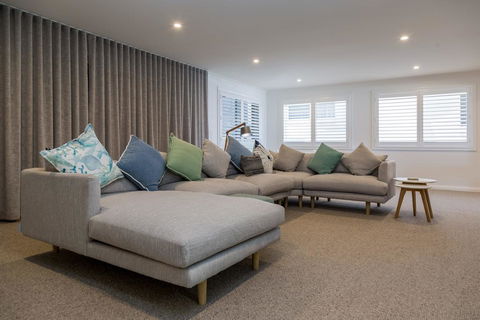 'Salt & Light' Mollymook - Perths Hotel 2