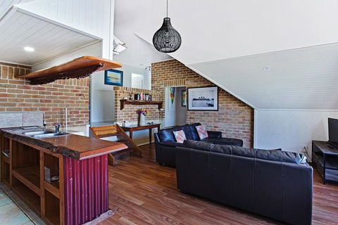 'Salt Wood' Cabin Style Retreat - Perths Hotel 2