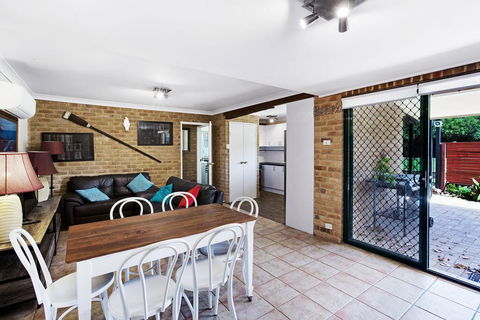'Salt Wood' Cabin Style Retreat - Perths Hotel 1