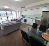just listed Bolton St 1br 350m walk to Newcastle beach  Wifi end Eand - Perths Hotel