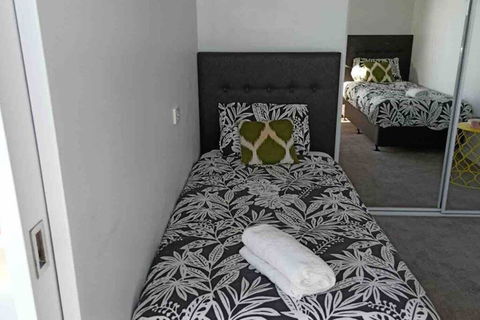 , Elsternwick, Impressive 2bed:carspot:15mins To CBD - Perths Hotel 0