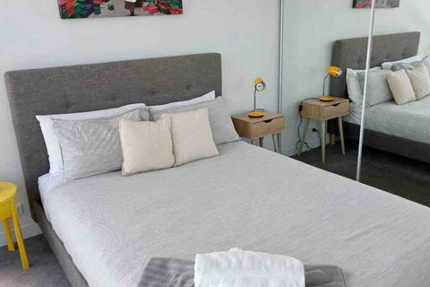 , Elsternwick, Impressive 2bed:carspot:15mins To CBD - Perths Hotel 1