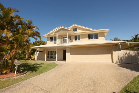 11 Dalmor Court, Coolum Beach - Pet Friendly, Linen Supplied, 500 BOND - Perths Hotel 0