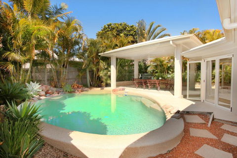 11 Dalmor Court, Coolum Beach - Pet Friendly, Linen Supplied, 500 BOND - Perths Hotel 1