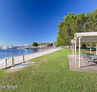 14 'The Commodore' 9-11 Donald Street- unit in the heart of town with views  WIFI - Perths Hotel