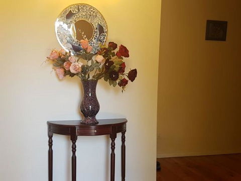 14 Bunker Crescent - Perths Hotel 1