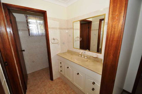 16 Haddrill Parade - Perths Hotel 3