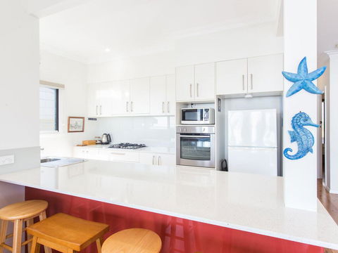 18 Cliff Road - Perths Hotel 3