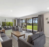 19 'Bay Parklands' 2 Gowrie Avenue - ground floor renovated unit with water views  WIFI - Perths Hotel