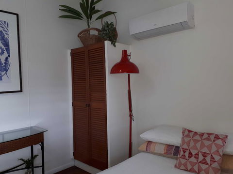 19 Grimshaw - Perths Hotel 3