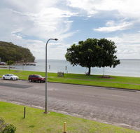 2 'Little Hut' 20 Kurrawa Close - Stunning water views of Little Beach - Perths Hotel