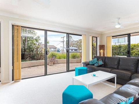 2 'Peninsula Waters' - Three Bedroom Unit With Spacious Private Courtyard & WIFI - Perths Hotel 2