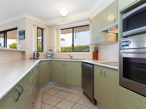 2 'Peninsula Waters' - Three Bedroom Unit With Spacious Private Courtyard & WIFI - Perths Hotel 0