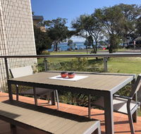 2 'Villa Ellisa' 8-10 Columbia Cl - Beautiful water views  directly across to Little Beach - Perths Hotel
