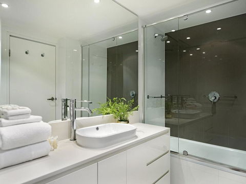 2 Bedroom Ocean View 27 Floors Above H-Residences - Perths Hotel 2