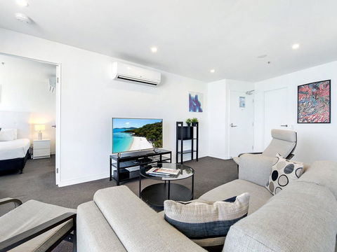2 Bedroom Ocean View Apartment In Surfers Paradise - Perths Hotel 1
