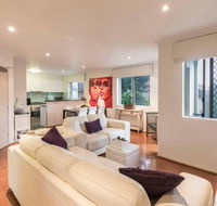 2 Bedroom with Parking  AC Close To Beach  City - Perths Hotel