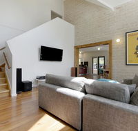 2 Marma Retreat with jacuzzi heated pool pet friendly Foxtel - Perths Hotel