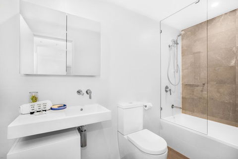 2-Bed Beach Apartment With Pool, Parking And Balcony - Perths Hotel 3