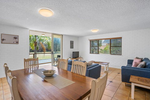 2/56 Lawson Street@Clarkes Beach - Perths Hotel 2