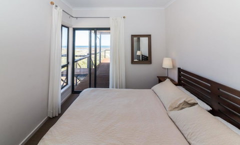 20 Lady Bay Road - Perths Hotel 1