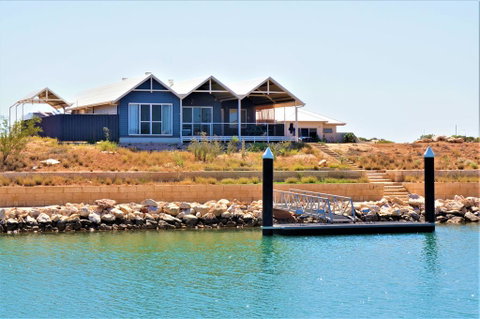 22 Kestrel Place- PRIVATE JETTY - Perths Hotel 1