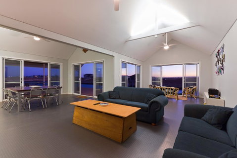 22 Kestrel Place- PRIVATE JETTY - Perths Hotel 2