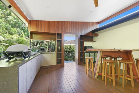 250 David Low Way, Peregian Beach - Perths Hotel 0