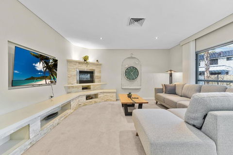 Beautiful House In Sylvania Waters - Perths Hotel 3