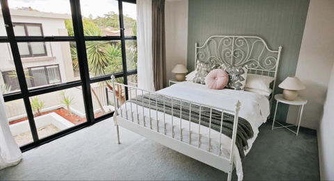 Brand New Furniture And Appliances In Quiet Street - Perths Hotel 0