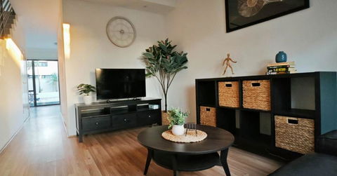 Brand New Furniture And Appliances In Quiet Street - Perths Hotel 1