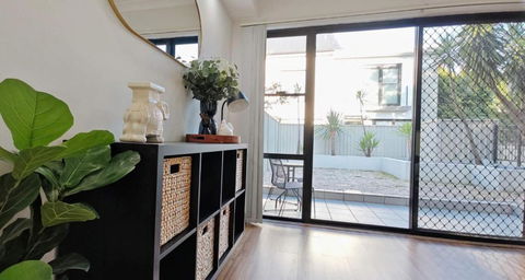 Brand New Furniture And Appliances In Quiet Street - Perths Hotel 3