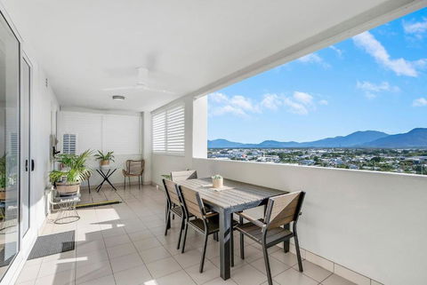 Cairns City Escape - Elevated Modern Haven With Pool - Perths Hotel 1