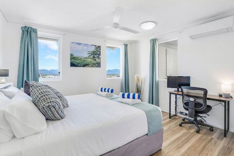 Cairns City Escape - Elevated Modern Haven With Pool - Perths Hotel 2