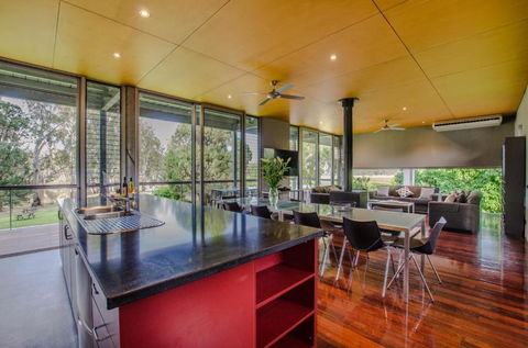 Cape Horn Vineyard 5 Bedroom Riverfront House On Working Vineyard - Perths Hotel 3