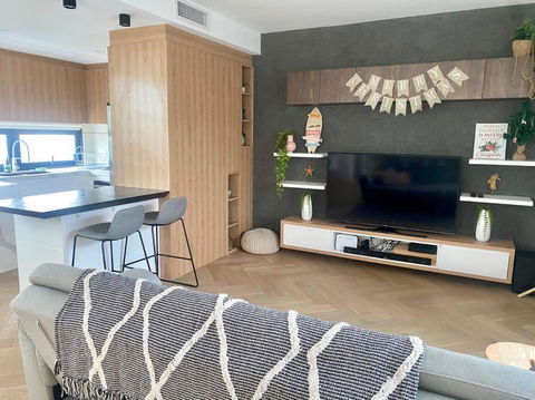 Casa De Mork - Entire 3 Storey Beach Villa - Perths Hotel 3