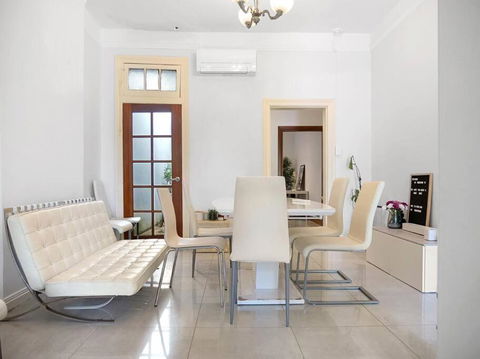 Central 4 BDRM Terrace With Office - Perths Hotel 2