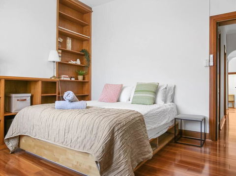 Central 4 BDRM Terrace With Office - Perths Hotel 3